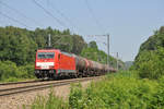 Die an DB Nederland vermietete 186 338-0 zog einen Kesselwagenzug von Aachen-West kommend in Richtung Montzen. Aufgenommen am 06/06/2018 im Gemmenicher Wald bei Moresnet-Chapelle.