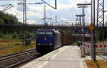 186 268-9 von Rhenus-Logistik kommt mit einem MSC-Containerzug aus Antwerpen-Krommenhoek(B) nach Germersheim(D) und kommt aus Richtung Aachen-West,Aachen-Schanz,Aachen-Hbf,Aachen-Rothe-Erde,Eilendorf und fährt durch Stolberg-Hbf(Rheinland) in Richtung Eschweiler-Hbf,Langerwehe,Düren,Merzenich,Buir,Horrem,Kerpen-Köln-Ehrenfeld,Köln-West,Köln-Süd. Aufgenommen vom Bahnsteig 1 von Stolberg-Rheinland-Hbf.
Bei Sommerwetter am Nachmittag vom 10.8.2018.