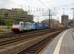 186 104-6 von BLS,Railpool kommt mit einem LKW-Zug aus Novara(I) nachZeebrugge(B)  und kommt aus Köln-Ehrenfeld,Kerpen,Horrem,Buir,Merzenich,Düren,Langerwehe,Eschweiler-Hbf,Stolberg-Hbf(Rheinland)Aachen-Eilendorf,Aachen-Rothe-Erde und fährt durch Aachen-Hbf in Richtung Aachen-Schanz,Aachen-West. 
Aufgenommen vom Bahnsteig 2 vom Aachen-Hbf. 
Am 13.8.2018.