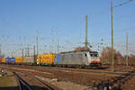 Lok 186 449-5 durchfährt den badischen Bahnhof.