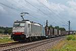 Mit dem  Jan de Rijk -KLV nach Rotterdam fuhr am 22.07.2017 die Rpool/BLSC 186 104 bei Buggingen am Schwarzwald entlang in Richtung Bad Krozingen.