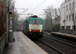 186 211 von Crossrail kommt aus Richtung Aachen-West mit einem GTS-Containerzug aus Zeebrugge-Ramskapelle(B) nach Piacenza(I) und fährt durch Aachen-Schanz in Richtung Aachen-Hbf,Aachen-Rothe-Erde,Stolberg-Hbf(Rheinland)Eschweiler-Hbf,Langerwehe,Düren,Merzenich,Buir,Horrem,Kerpen-Köln-Ehrenfeld,Köln-West,Köln-Süd. Aufgenommen vom Bahnsteig von Aachen-Schanz.
Am Morgen vom 22.2.2019.