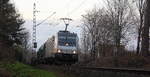 186 387-7 von Akiem/Lineas kommt mit einem Kalkleerzug aus Oberhausen-West(D) nach Hermalle-Huy(B) und kommt aus Richtung