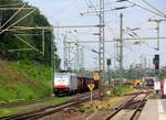 186 451-1 von Lineas/Railpool kommt aus Richtung Köln mit einem Schrottzug aus Köln-Kalk(D) nach Genk-Goederen(B) und fährt durch Stolberg-Rheinland-Hbf in Richtung