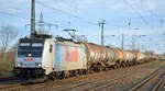 Lotos Kolej Sp. z o.o., Gdańsk [PL] mit der Railpool  186 273-9  [NVR-Nummer: 91 80 6186 273-9 D-Rpool] und Kesselwagenzug am 18.12.19 Durchfahrt Bf. Saarmund. 