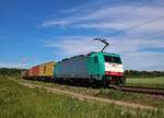 Railtraxx Bombardier Traxx 186 2135 mit Containerzug in Niederwalluf am 30.05.20