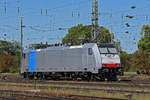 Lok 186 504-7 durchfährt solo den badischen Bahnhof.