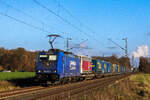 186 269 zieht LKW-Auflieger durch Anrath in Richtung Süden, 28. November 2021, Anrath