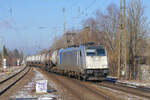 Die Railpool 186 537 folgte dem Vectron 193 351 im Blockabstand und befuhr ebenfalls die Truderinger Kurve um vom Münchner Nordring direkt nach Rosenheim zu gelangen. Um den Blockabstand zu wahren und zugleich die Gleise für die S-Bahn freizugeben, fährt dieser Zug auf das einzige Ausweichgleis in München-Daglfing. Die Lokomotive wurde am 26.5.2020 in Dienst gestellt und an die Prager Metrans vermietet. Südbayern ist aber weit entfernt vom Einsatzgebiet der Metrans (typisch wäre Hamburg - Prag).
Dienstag, 25. Januar 2022, 13.23 Uhr