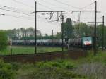 Cobra-Lok 2830 (186 222) mit einem Kesselwagenzug auf dem Weg nach Aachen-West, hier aufgenommen am 14/05/2010 auf der grossen Schleife bei Ekeren.