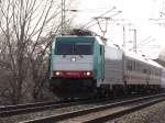 BR 186 mit  Warschau Express  Richtung Berlin Grunewald hier bei der Durchfahrt in Berlin Frankfurter Allee im Mrz 2010.