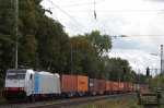 Railpool 186 108 (i.E.fr RTB) am 18.9.11 mit einem Containerwagenzug bei der Durchfahrt durch Ratingen-Lintorf.