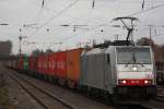 Railpool/RTB 186 110 am 29.11.12 mit einem Containerzug bei der Durchfahrt durch Dsseldorf-Rath.