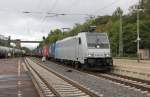 186 141-8 mit Containerzug in Fahrtrichtung Norden.