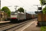 186 104 mit einem Containerzug am 22.5.14 in Köndringen. 