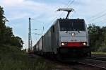 Einfahrt am 06.06.2014 von Railpool/BLS Cargo 186 109  Maus  mit einem Containerzug auf das Überholgleis in Orschweier.