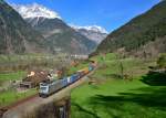 187 008 + 186 106 mit dem stark verspäteten 40033 am 10.04.2015 bei Erstfeld.