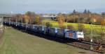 186-150 der Crossrail am 08.11.15 auf der Rheinbahn bei Neulußheim Richtung Süden mit einem Taschenwagen-Ganzzug (Spedition LKW Walter). Ganz links im Bild die Masten der Schnellfahrstrecke Mannheim-Stuttgart, die hier zur Rheinbahn stößt.