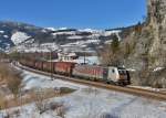 186 282 mit einem Stahlzug am 22.01.2014 bei Sterzing. 