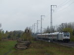 E186 275 (Railpool) vor dem Nachtzug Paris-Moskau, der im Fahrplan  geheim gehalten  wird ( http://www.zeit.de/reisen/2015-04/nachtzug-rzd-moskau-berlin-paris ) - in der Berliner Wuhlheide, 17.4.2016