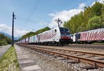 RAILPOOL 186 284-6 und RAILPOOL 186 290-3 gemietet von RTC, durchfahren am 5.5.2016 mit dem Intercombi / Samskip den Bahnhof Arnoldstein in Richtung Villach.