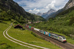 186 104 und eine weiter 186 der BLS fahren mit einem KLV die Gotthard-Nordrampe hinauf, aufgenommen bei Gurtnellen am 26. Mai 2016.