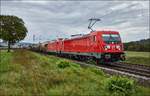 187 120 + 185 274-8 sind mit einen gemischten Güterzug am 07.09.2017 bei Retzbach zu sehen.