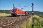 187 129-2 ist am 20.06.2018 mit einen gemischten Güterzug in Richtung Fulda unterwegs,gesehen bei Reilos.
