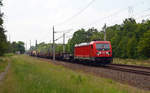Mit einem gemischten Güterzug am Haken rollte 187 121 am 13.06.20 durch Burgkemnitz Richtung Wittenberg.
