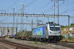 Lok 187 005-4 durchfährt den Bahnhof Pratteln.