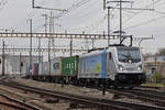 Lok 187 007-0 durchfährt den Bahnhof Pratteln.