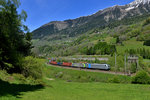 187 007 + Re 485 008 mit einem Containerzug am 20.05.2016 bei Ambri.