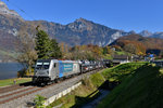 187 008 mit einem Autozug am 29.10.2016 bei Mols. 