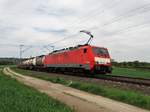 DB Cargo 189 048-2 am 06.05.17 in Walluf mit einen Containerzug