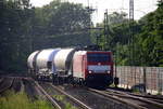 189 054-0 DB kommt als Umleiter  mit einem  Silozug aus Buna-Werke(D) nach Herentals(B)    
 und fährt in Viersen ein. Aufgenommen vom Bahnsteig 4 von Viersen. 
Bei Sommerwetter am  Abend vom 28.5.2017.