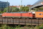 Die 189 007-8 mit einem Güterzug im April 2014 in Dresden.