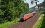 189 021 führte am 11.06.19 einen Silozug durch Königstein Richtung Dresden. 189 008 wurde dabei als Wagenlok mitgeführt.