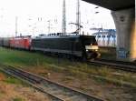 Die schwarze Lady 189 095-3 im Doppeltrak von Mukran auf der Insel Rgen fhrt in den Bahnhof von Stralsund ein