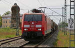 Nach gut 45 Minuten hat der Kesselzug von den Buna-Werken mit 189 064-9 (Siemens ES64F4) in Merseburg Gbf Kopf gemacht und kann seine Reise nach Děčín über Halle (Saale) endgültig starten. Am Ende des Bahnsteigs 1/2 nahm ich ihn in Merseburg Hbf erneut auf.

🧰 DB Cargo
🚝 GC 47351 Buna-Werke–Děčín hl.n.nak.n. (CZ)
🚩 Bahnstrecke Halle–Bebra (KBS 580)
🕓 1.6.2021 | 12:06 Uhr