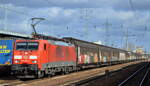 DB Cargo AG [D] mit  189 064-9  [NVR-Nummer: 91 80 6189 064-9 D-DB] und Ganzzug Schiebewandwagen am 23.02.22 Durchfahrt Bf. Flughafen BER - Terminal 5.