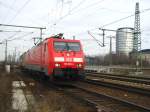 189 005-2 ist mit einem Containerzug Richtung Tschechien unterwegs,hier in Hhe Haltepunkt Freibergerstrae.09.02.08