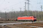 Leichte Last: Ein paar Niederbordwagen und einen Gaskesselwagen  schleppt  189 037-5 in den Gremberger Rangierbahnhof. (April 2009).