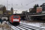 189 044-1 zieht ihren gemischten Güterzug richtung Köln durch Wuppertal Steinbeck. 28.01.2010