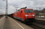189 002-9 von Railion fhrt am 11.3.2011 mit Schrottzug durch Ansbach.