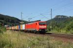 Mit einem Containerzug ist 189 012-8 im Elbtal auf dem Weg in Richtung Decin. Fotografiert am 09.07.2011 in Knigstein. 