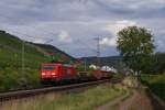 189 057-3 fhrt am 25. Juli 2011 mit einem gemischten Gterzug durch Pommern an der Mosel