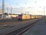 189 061-5 zieht einen gemischten Gterzug am 01.09.2011 durch Kaiserslautern  