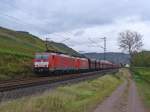 189 035-9 und 189 031-8 ziehen einen Erzzug am 11.10.2011 durch Pommern (Mosel)  