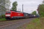 Am 5.5.2012 ist die 189 077-1 hier bei der Einfahrt in den Bahnhof Dlken zu sehen.