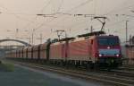 189 041-7 und 189 033-4 sind mit einem Erzzug am 22.05.2012 in Dillingen (Saar)